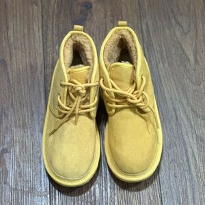 UGG Yellow/tan boy uggs Boots